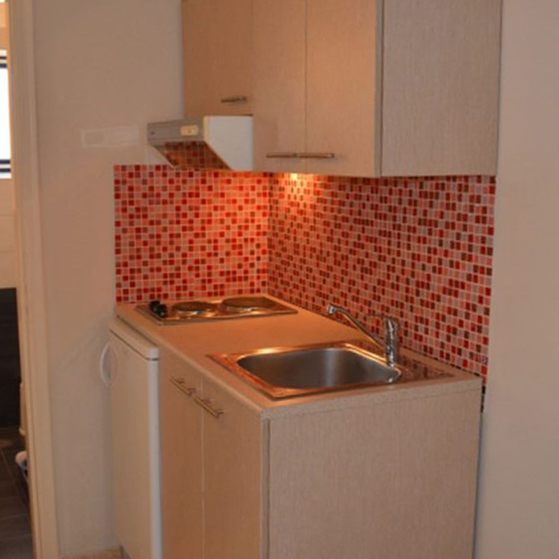 Airbnb. Custom made έπιπλα κουζίνας.